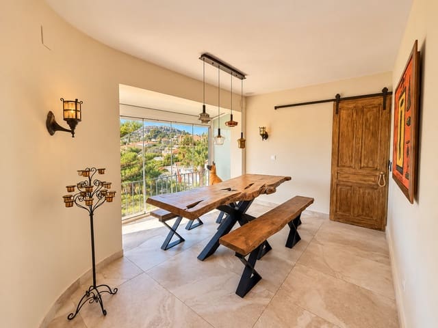 3 Zimmer Villa zu verkaufen in Pueblo, Calpe / Calp mit Pool - 695.000 € (Ref: 10081474)