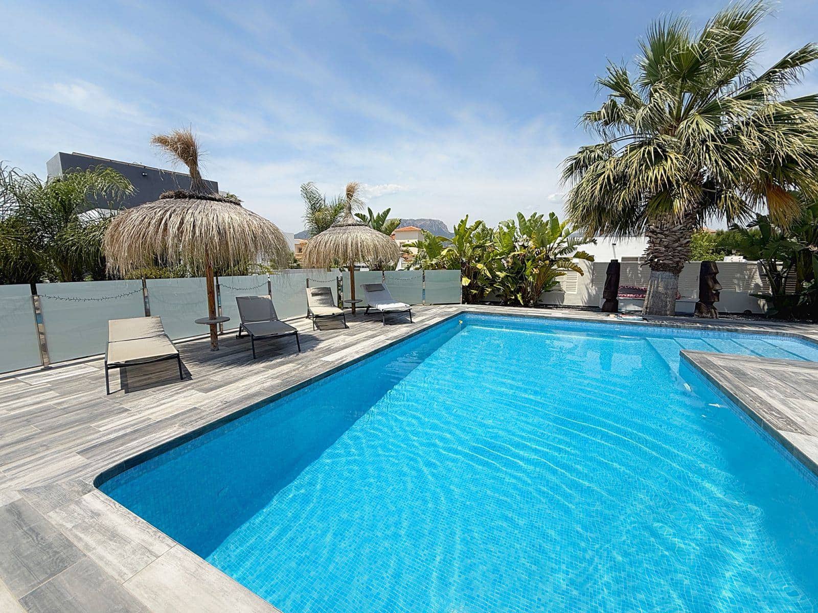Chalet de 3 habitaciones en Calpe / Calp en venta con piscina - 895.000 € (Ref: 10081475)