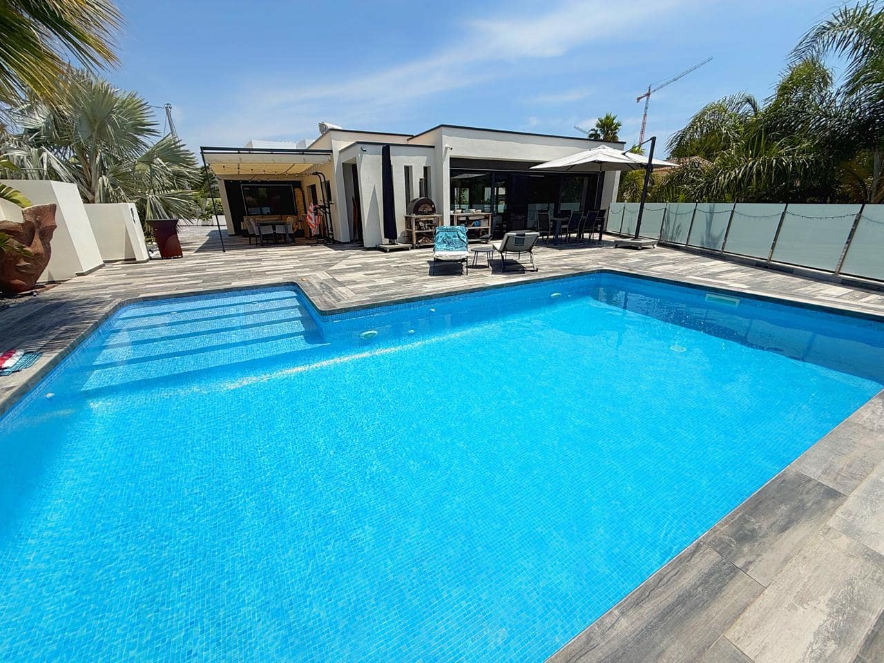 Chalet de 3 habitaciones en Calpe / Calp en venta con piscina - 895.000 € (Ref: 10081475)