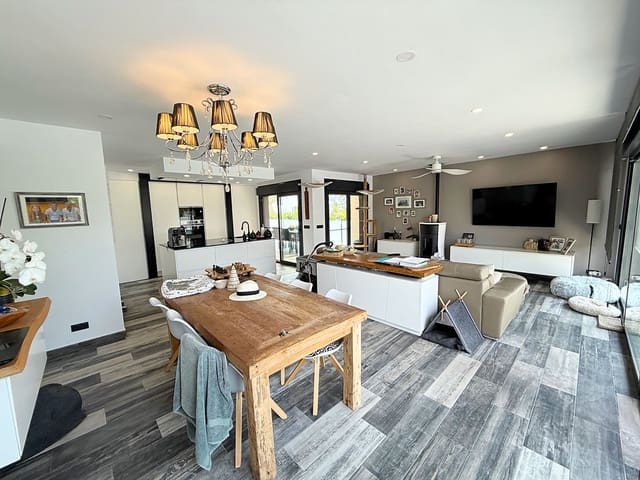 Chalet de 3 habitaciones en Pueblo, Calpe / Calp en venta con piscina - 895.000 € (Ref: 10081475)