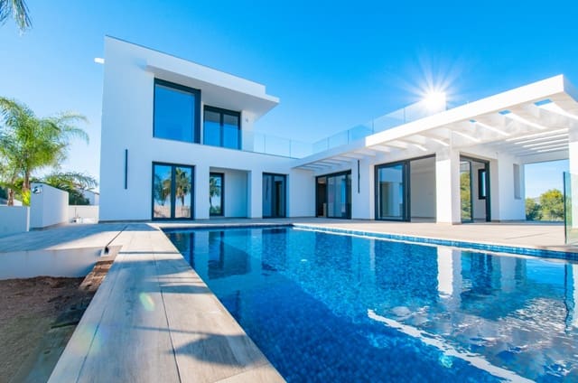 3 soverom Villa til salgs i Casco Urbano, Teulada-Moraira med svømmebasseng garasje - € 2 250 000 (Ref: 10130101)