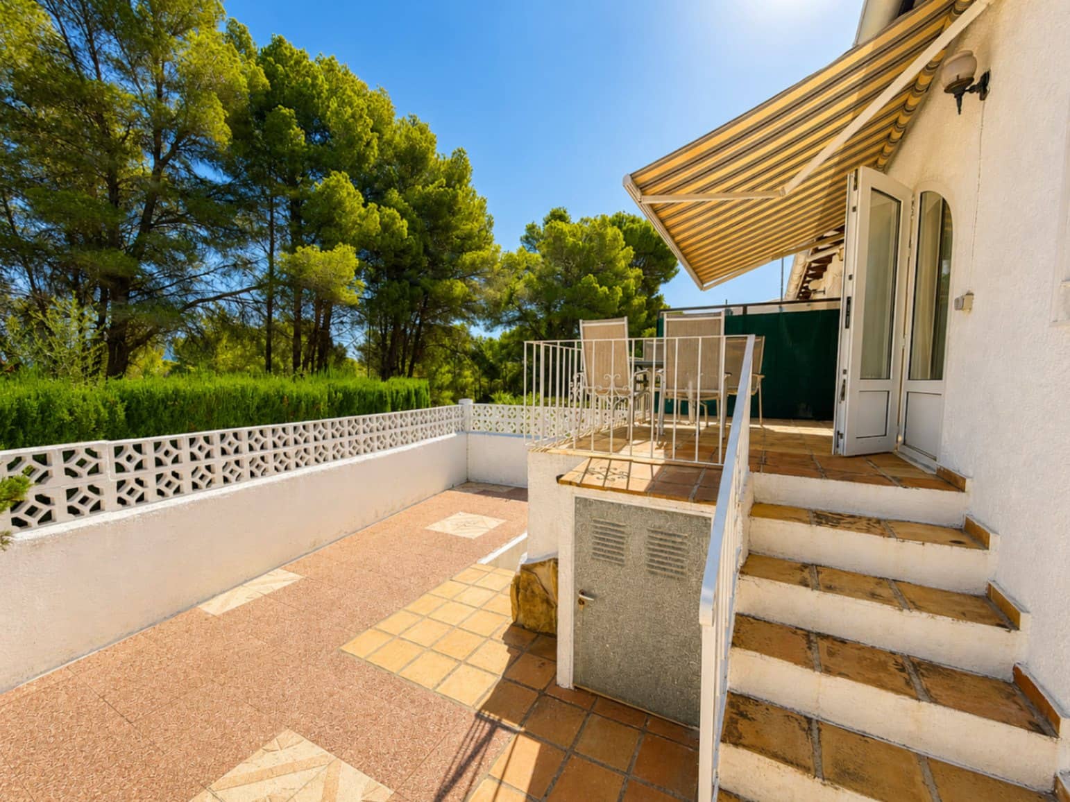2 makuuhuone Bungalow myytävänä paikassa Moraira mukana uima-altaan 
autotalli - 329 000 € (Ref: 10132102)