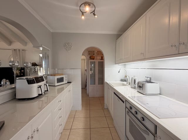 5 bedroom Villa for sale in Benissa with pool garage - € 669,000 (Ref: 10132109)