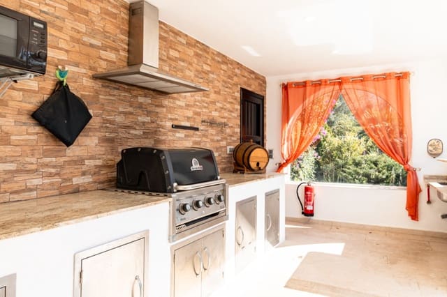 3 chambre Villa/Maison à vendre à Teulada Pueblo, Teulada-Moraira avec piscine garage - 860 000 € (Ref: 10136276)
