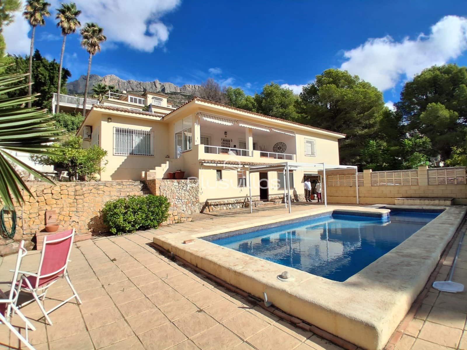 4 bedroom Villa for sale in Altea with pool garage - € 560,000 (Ref: 10139892)