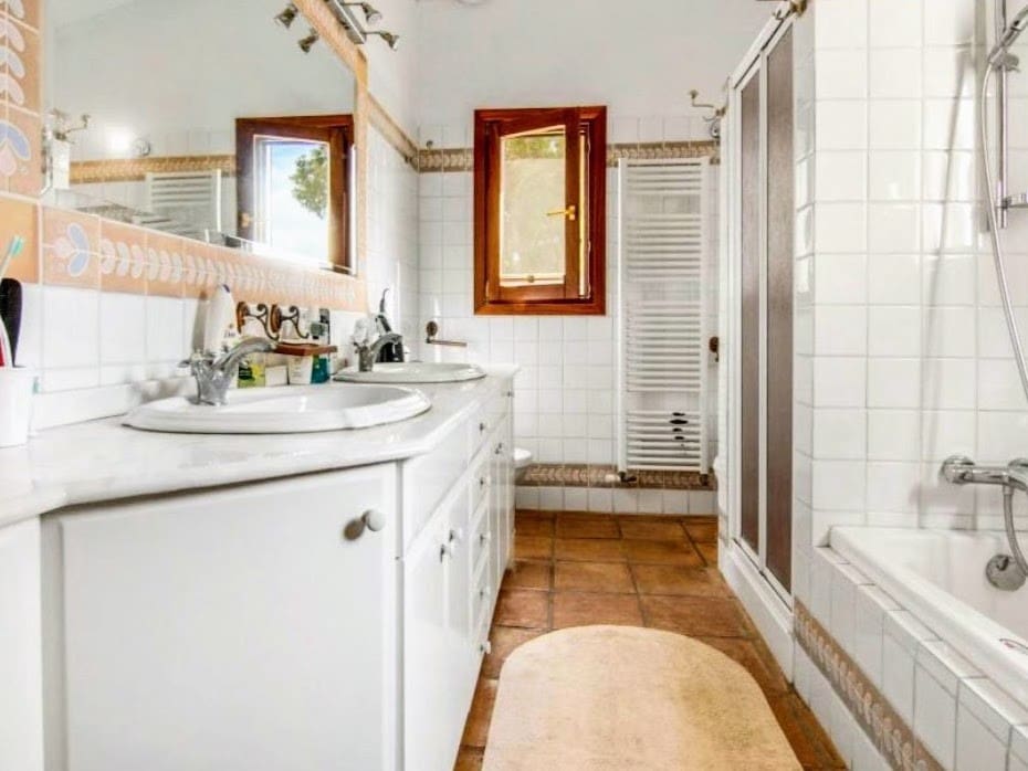 7 bedroom Villa for sale in Benissa with pool garage - € 995,000 (Ref: 10161695)