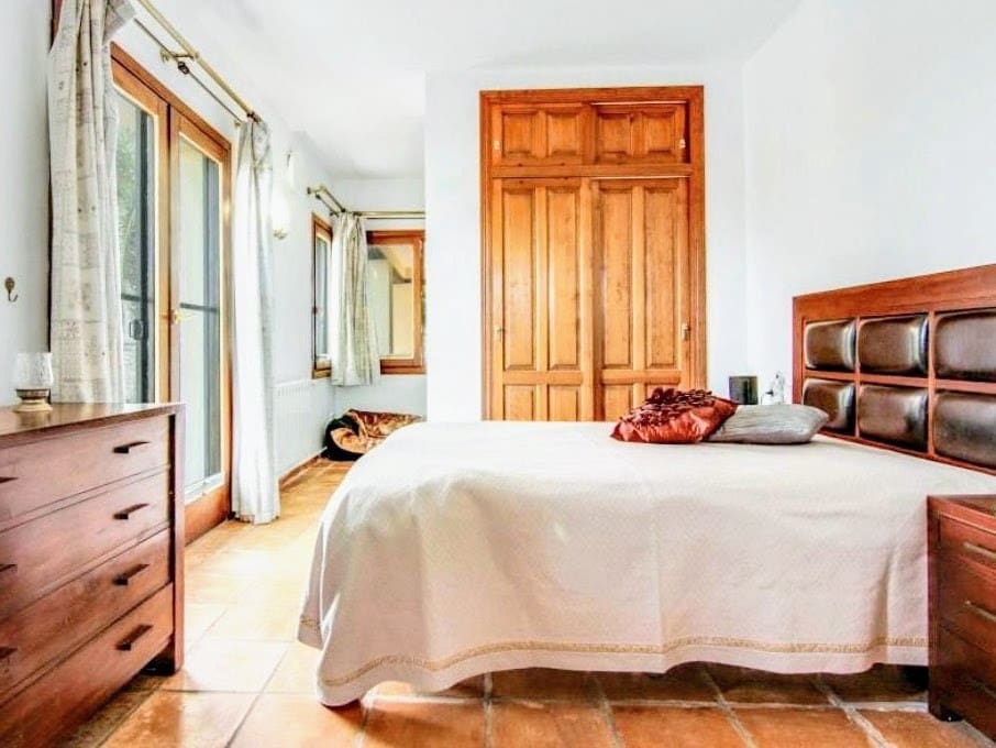 7 bedroom Villa for sale in Benissa with pool garage - € 995,000 (Ref: 10161695)