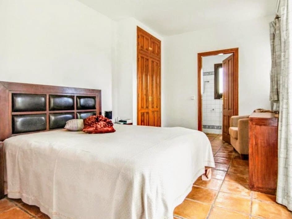 7 bedroom Villa for sale in Benissa with pool garage - € 995,000 (Ref: 10161695)