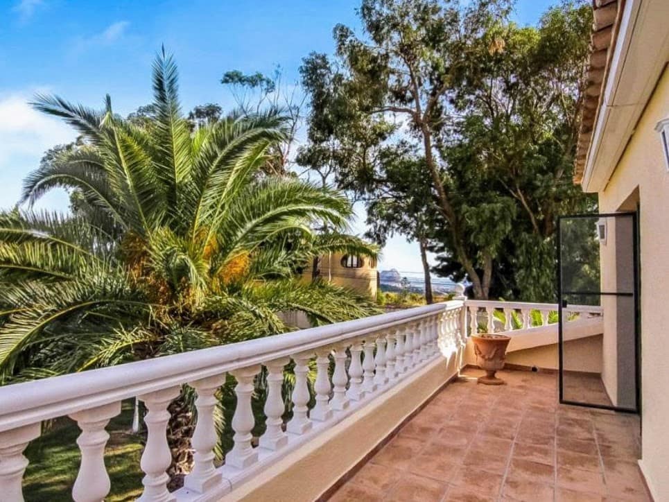 7 bedroom Villa for sale in Benissa with pool garage - € 995,000 (Ref: 10161695)