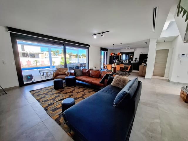3 soverom Villa til salgs i Centro Urbano, Dénia med svømmebasseng garasje - € 775 000 (Ref: 10165200)