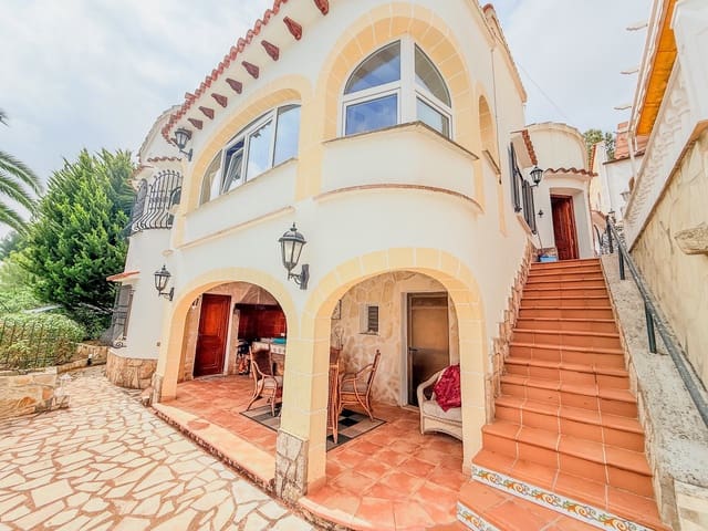 4 soveværelse Villa til salg i Dénia med swimmingpool - € 565.000 (Ref: 10165201)
