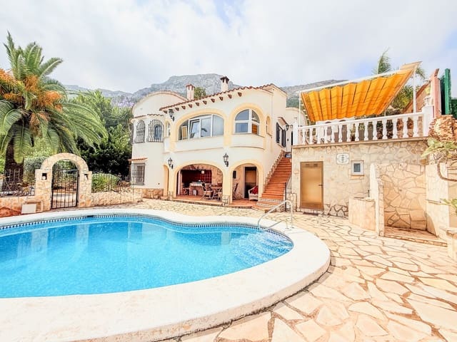 4 soveværelse Villa til salg i Dénia med swimmingpool - € 565.000 (Ref: 10165201)