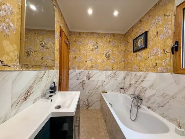 3 sypialnia Willa na sprzedaż w Orba z basenem garażem - 430 000 € (Ref: 10166841)