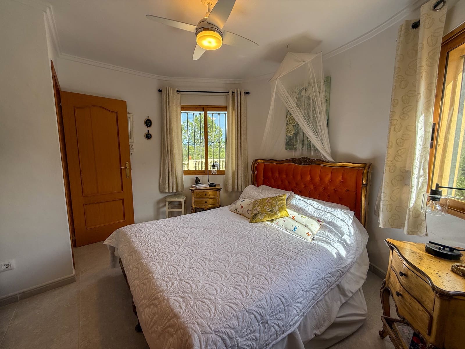 3 sypialnia Willa na sprzedaż w Orba z basenem garażem - 430 000 € (Ref: 10166841)