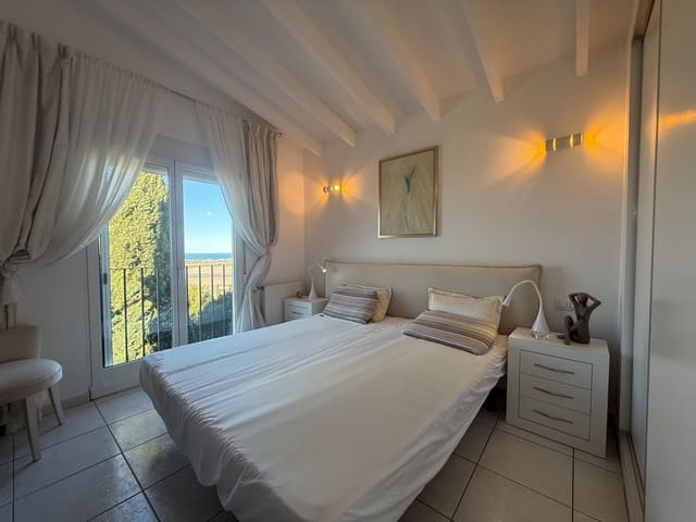 Chalet de 4 habitaciones en Pego en venta con piscina garaje - 540.000 € (Ref: 10166842)