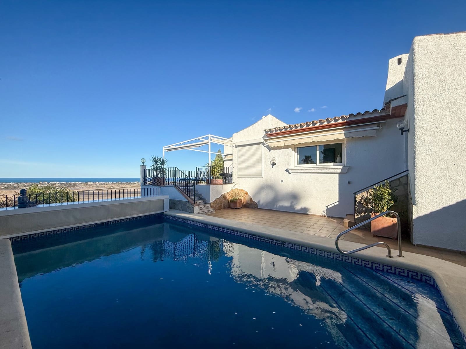 Chalet de 4 habitaciones en Pego en venta con piscina garaje - 540.000 € (Ref: 10166842)