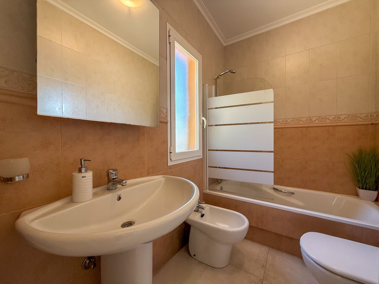 4 bedroom Villa for sale in Albir with pool garage - € 599,000 (Ref: 10166843)