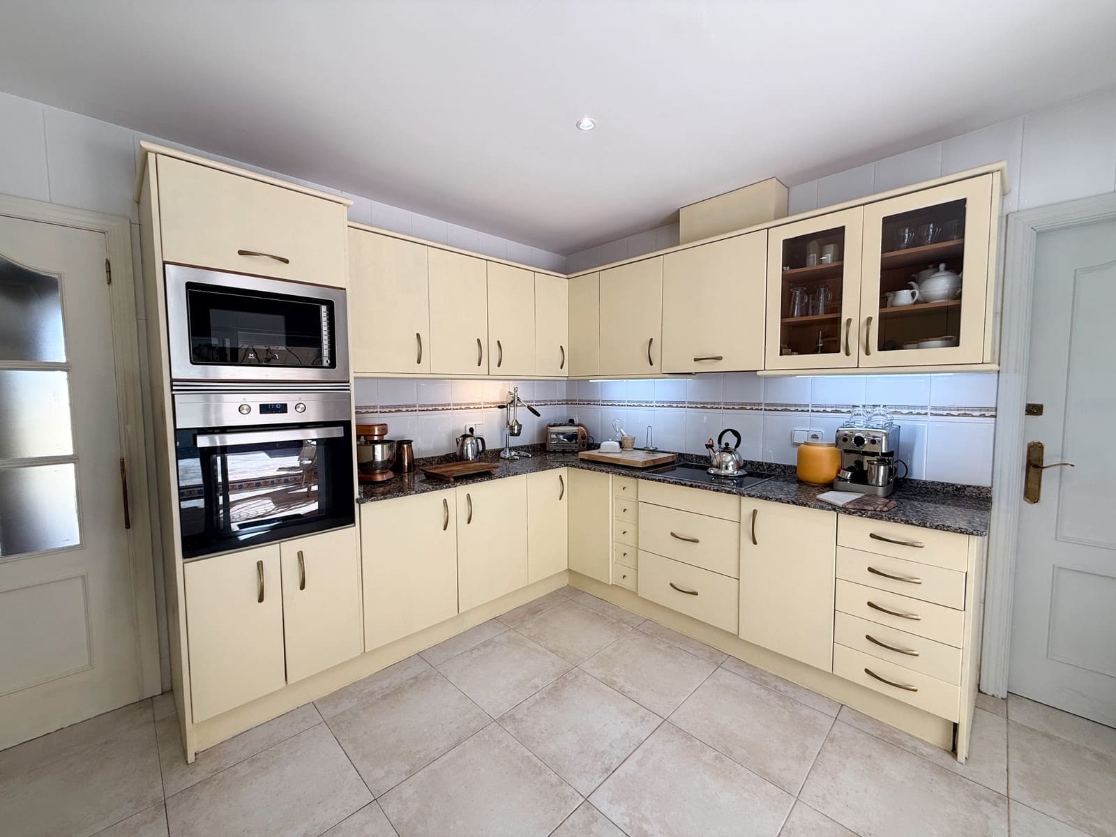 4 bedroom Villa for sale in Albir with pool garage - € 599,000 (Ref: 10166843)