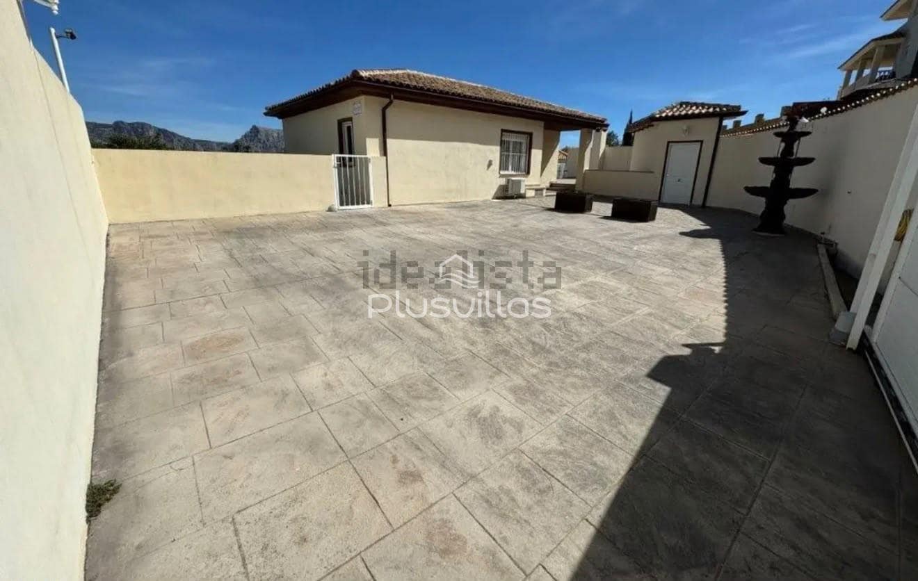 5 bedroom Villa for sale in Callosa d'En Sarria with pool - € 450,000 (Ref: 10166844)
