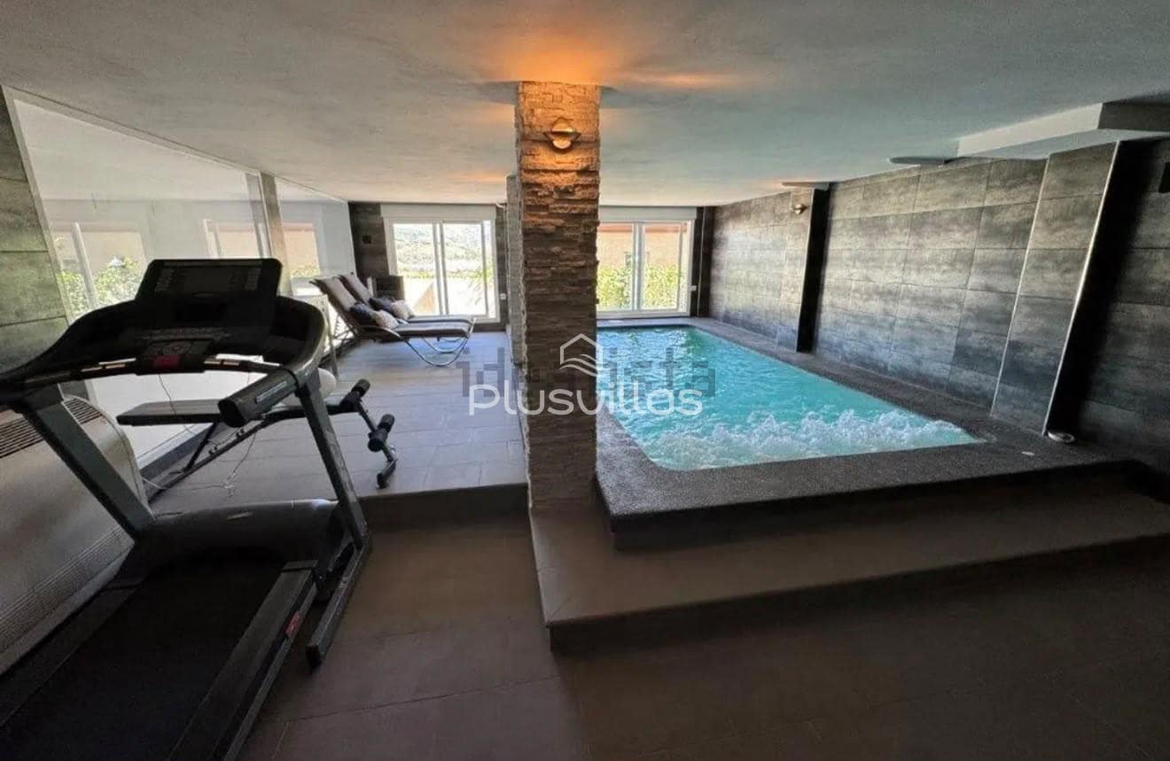5 bedroom Villa for sale in Callosa d'En Sarria with pool - € 450,000 (Ref: 10166844)
