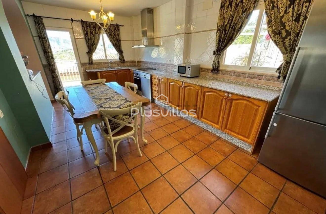 5 bedroom Villa for sale in Callosa d'En Sarria with pool - € 450,000 (Ref: 10166844)