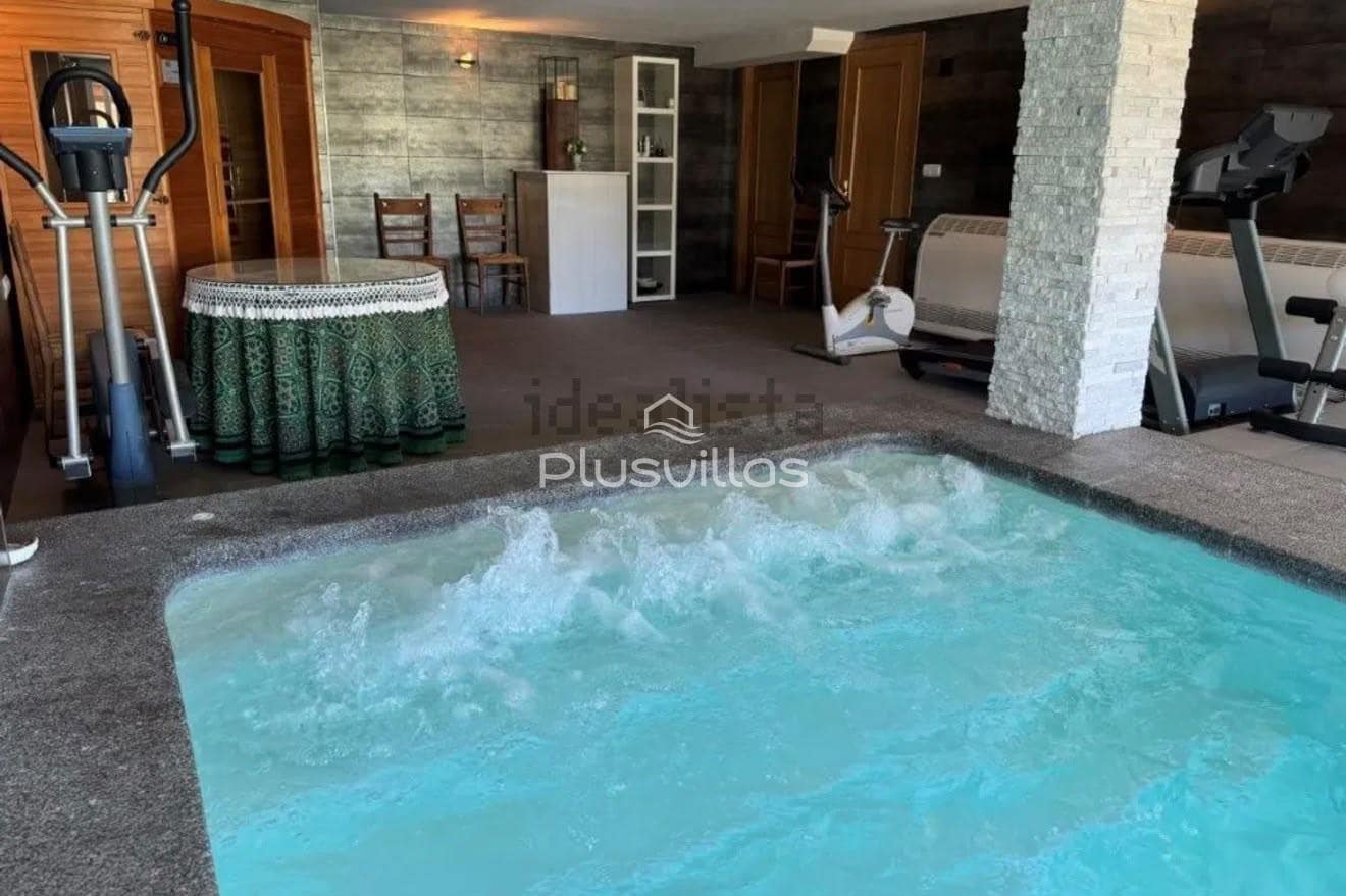 5 bedroom Villa for sale in Callosa d'En Sarria with pool - € 450,000 (Ref: 10166844)