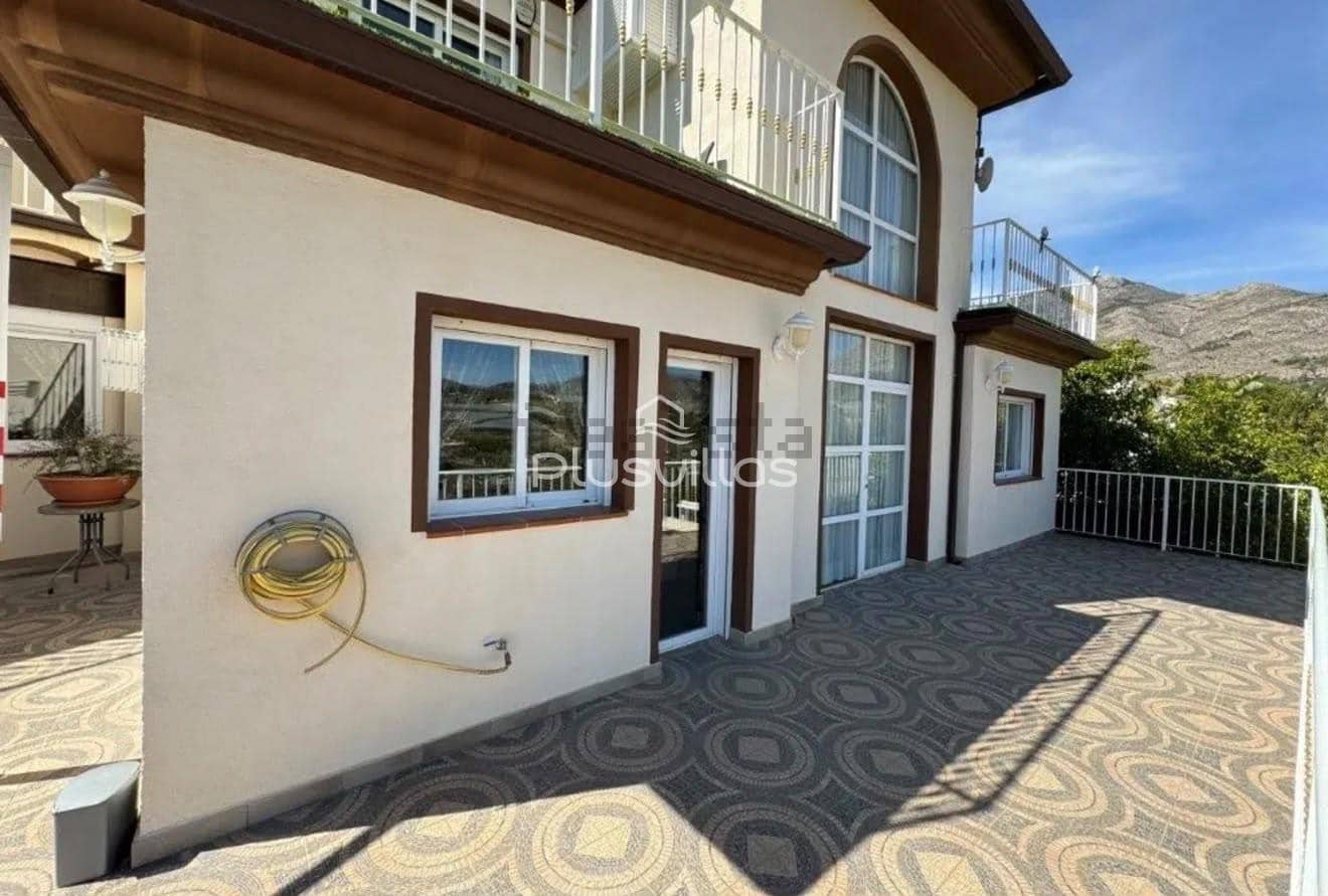 5 bedroom Villa for sale in Callosa d'En Sarria with pool - € 450,000 (Ref: 10166844)