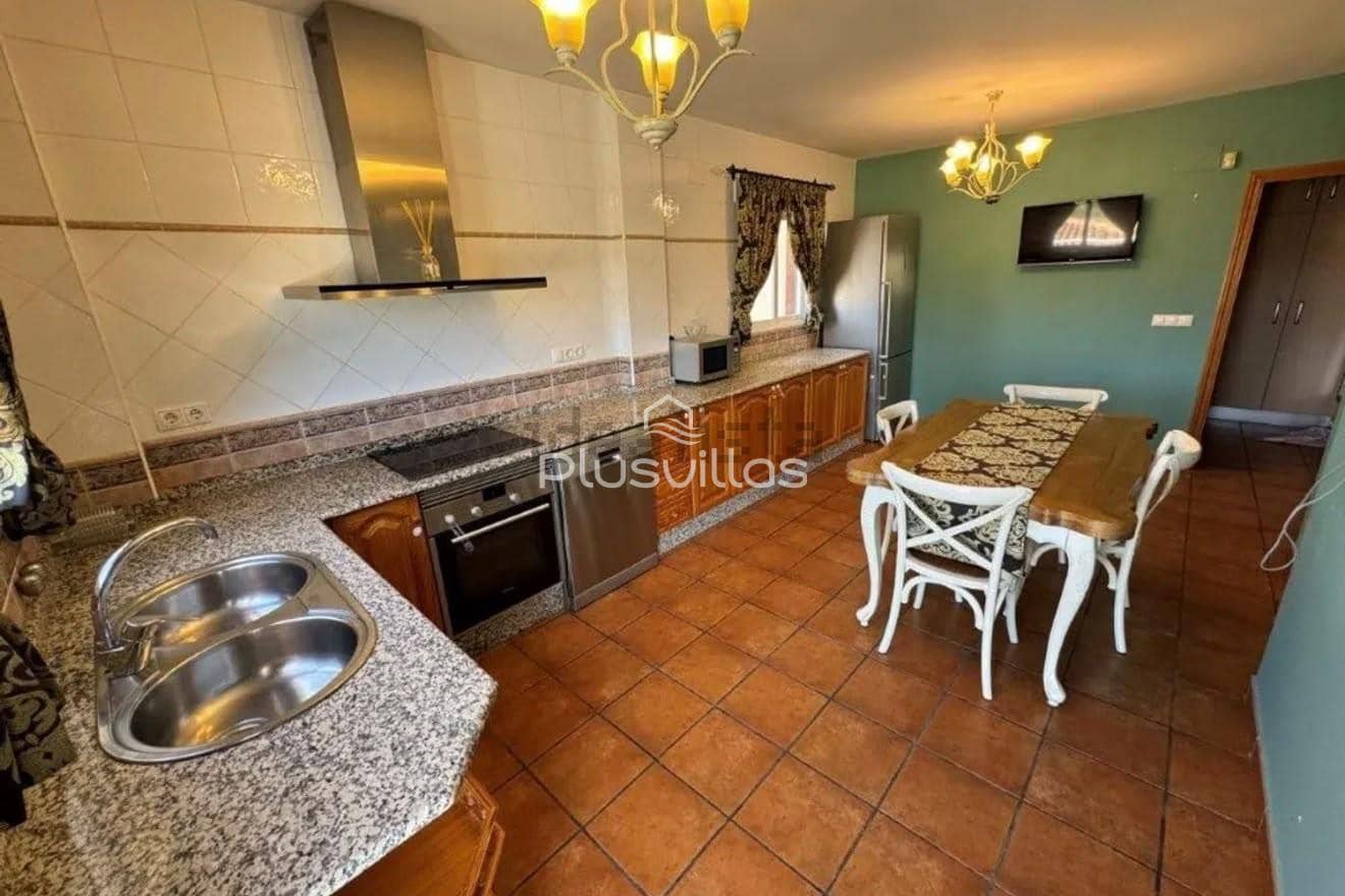 5 bedroom Villa for sale in Callosa d'En Sarria with pool - € 450,000 (Ref: 10166844)
