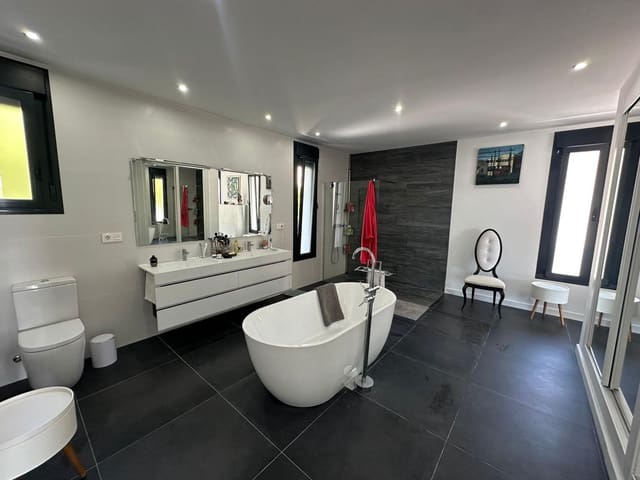 4 Zimmer Villa zu verkaufen in Casco Urbano, Teulada-Moraira mit Pool Garage - 1.299.000 € (Ref: 10180792)