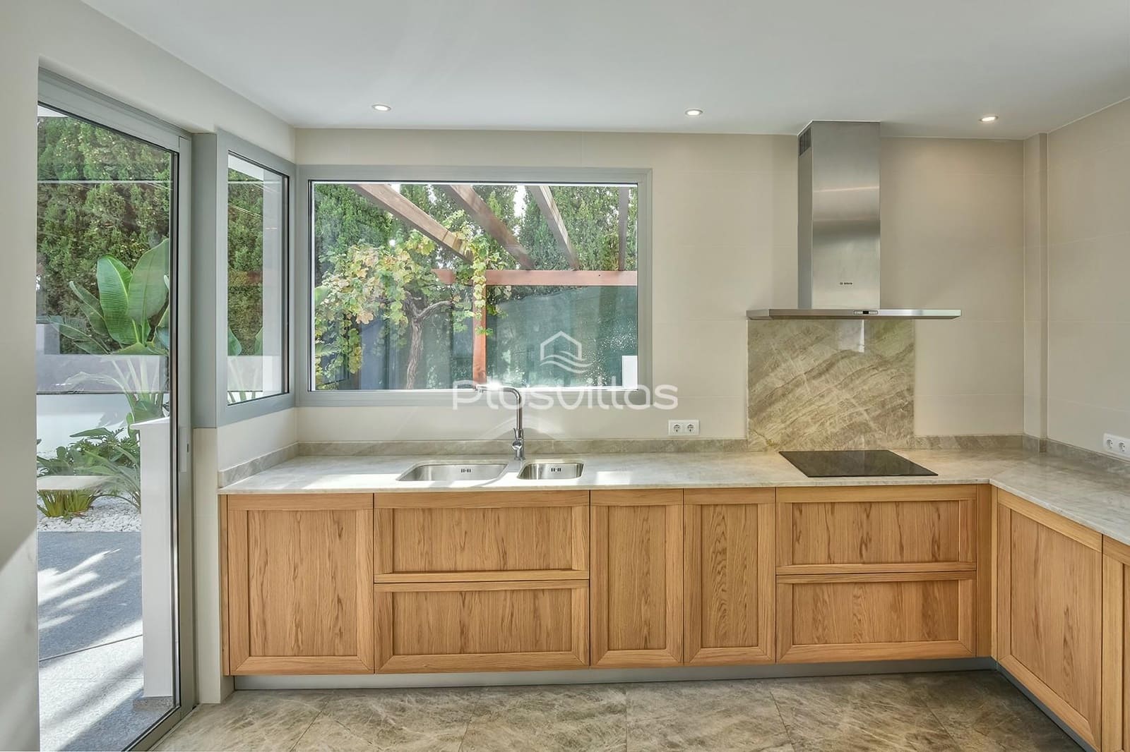 3 bedroom Villa for sale in Calpe / Calp with pool - € 2,950,000 (Ref: 5973303)