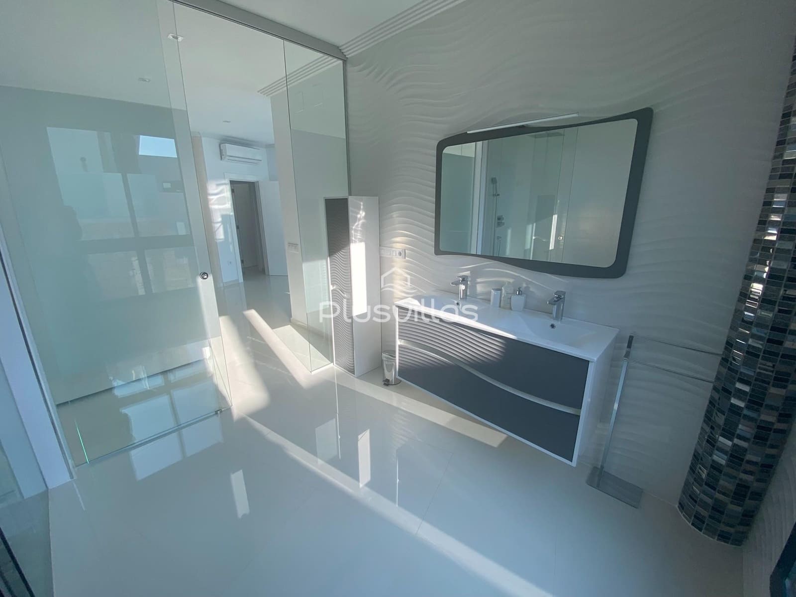 5 bedroom Villa for sale in Benissa with pool - € 2,450,000 (Ref: 6880648)