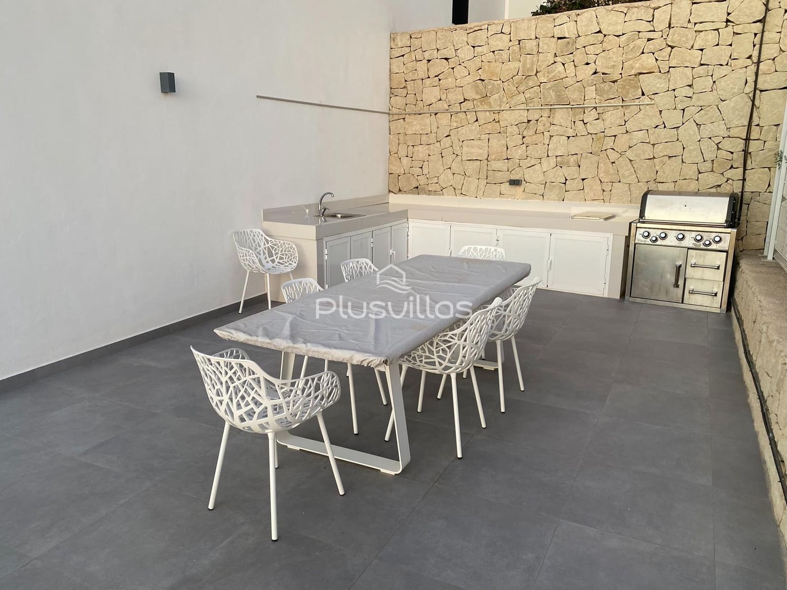 5 bedroom Villa for sale in Benissa with pool - € 2,450,000 (Ref: 6880648)