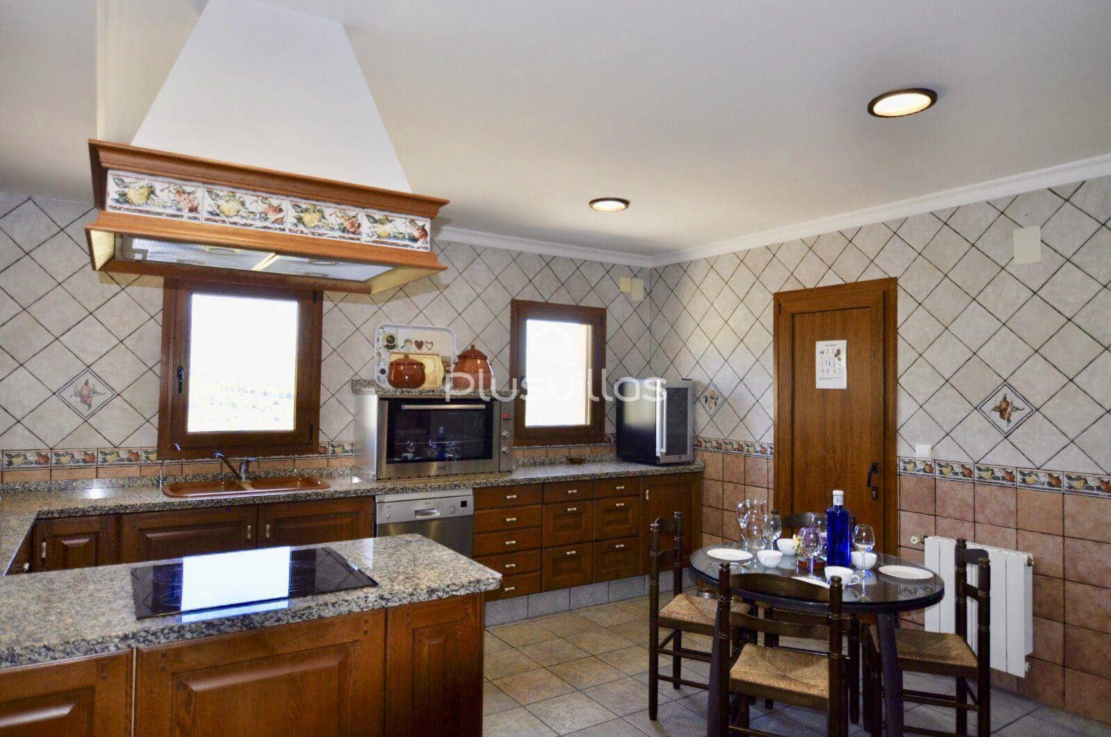 9 soverom Villa til salgs i Benissa med svømmebasseng - € 680 000 (Ref: 6975181)