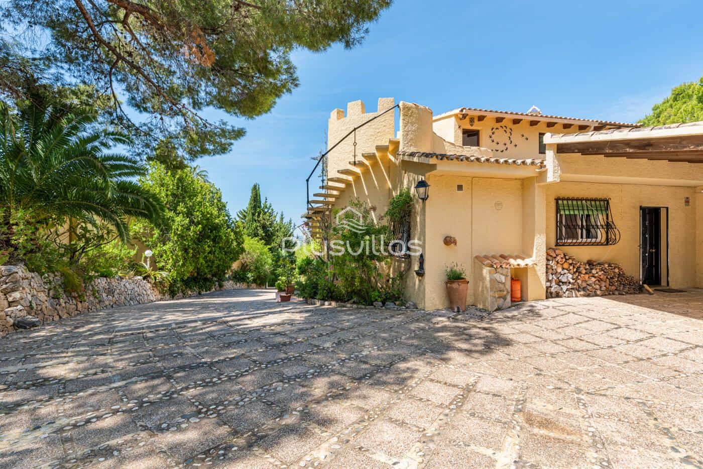 5 bedroom Villa for sale in Altea with pool - € 1,590,000 (Ref: 7855707)