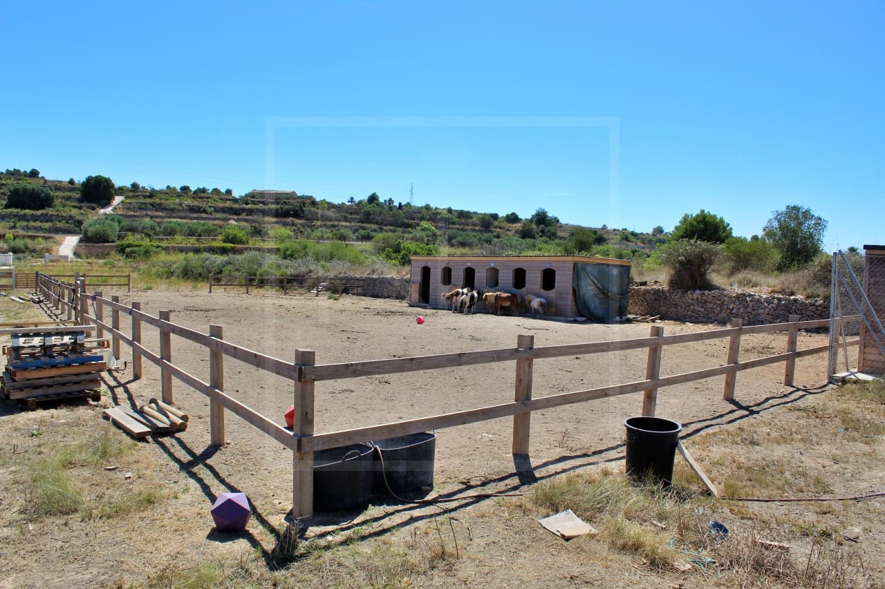 Huvila myytävänä paikassa Benissa - 380 000 € (Ref: 8142997)