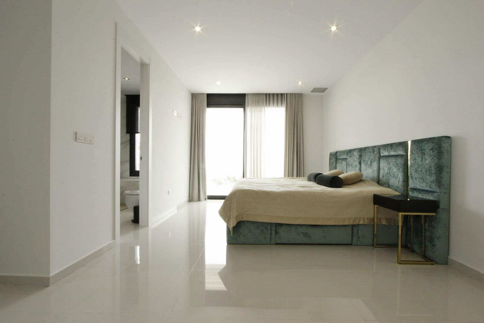 5 bedroom Villa for sale in Altea with pool - € 2,100,000 (Ref: 8405538)