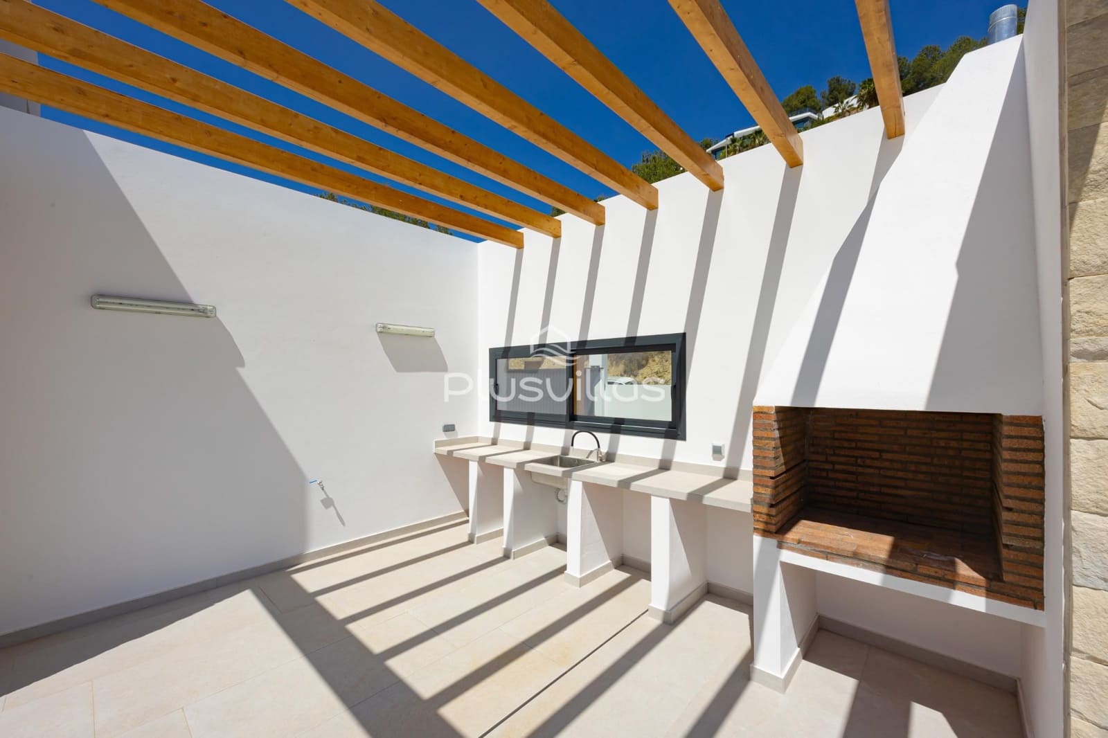 4 bedroom Villa for sale in Benissa with pool - € 1,700,000 (Ref: 8506128)