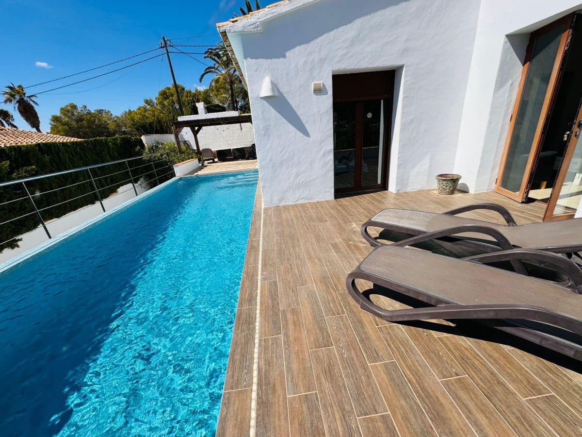 Chalet de 3 habitaciones en Benissa en venta con piscina - 790.000 € (Ref: 8560063)