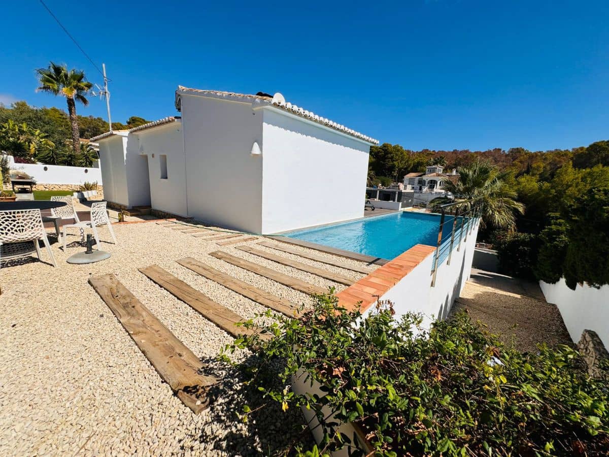 Chalet de 3 habitaciones en Benissa en venta con piscina - 790.000 € (Ref: 8560063)