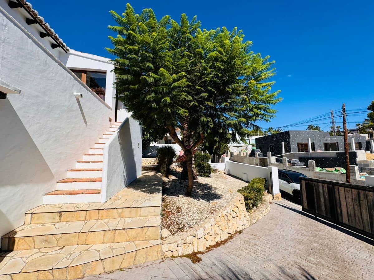 Chalet de 3 habitaciones en Benissa en venta con piscina - 790.000 € (Ref: 8560063)