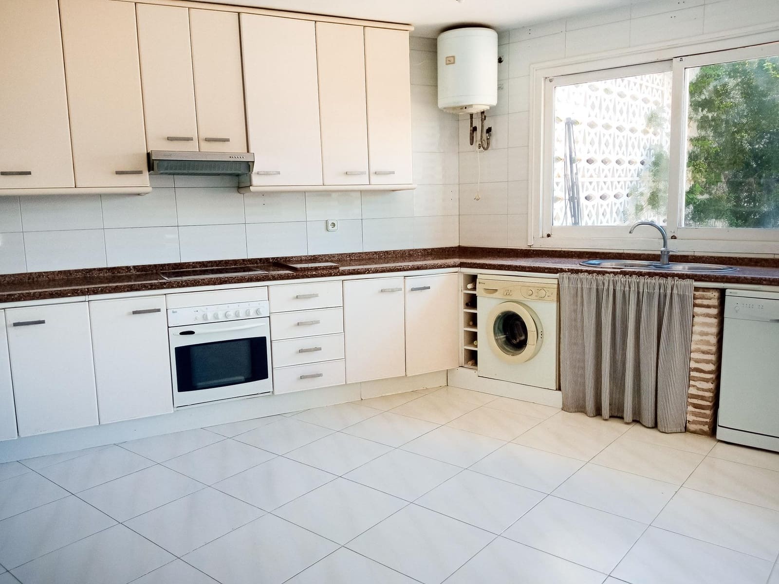 13 bedroom Villa for sale in Benidorm with pool - € 1,980,000 (Ref: 8696872)