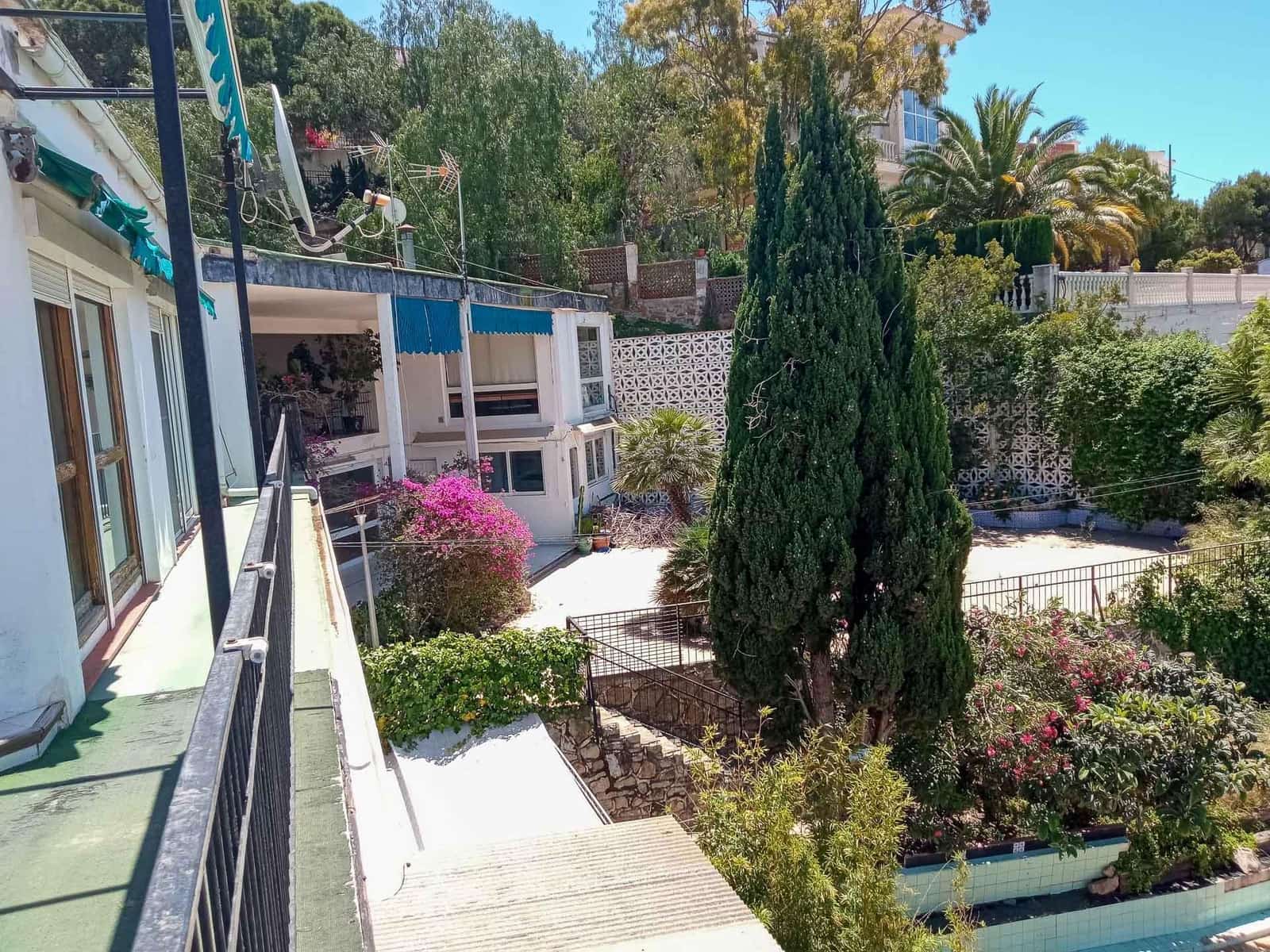 13 bedroom Villa for sale in Benidorm with pool - € 1,980,000 (Ref: 8696872)