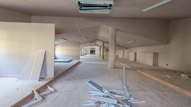 Commercial for sale in Pueblo, Calpe / Calp - € 3,175,000 (Ref: 8774022)