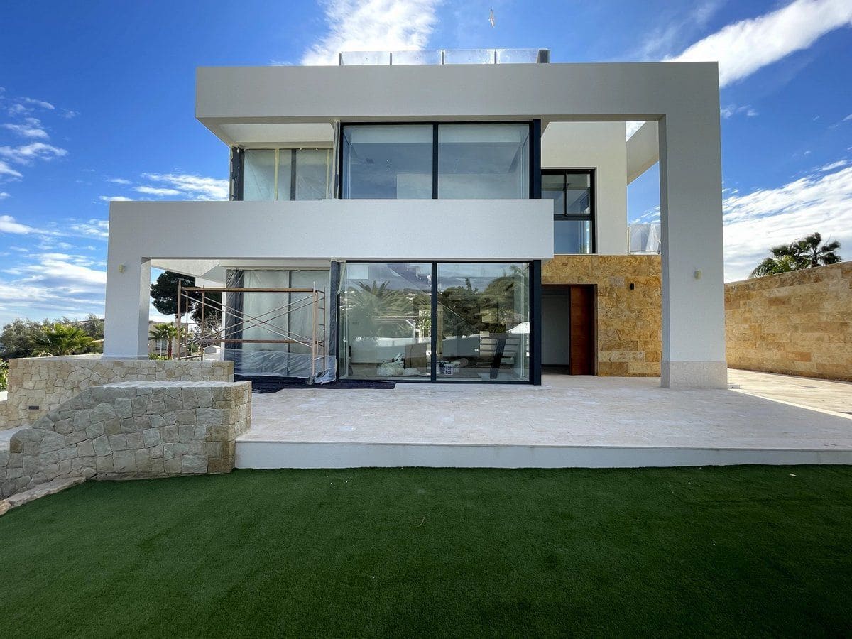 4 bedroom Villa for sale in Benissa with pool - € 2,260,000 (Ref: 8784230)