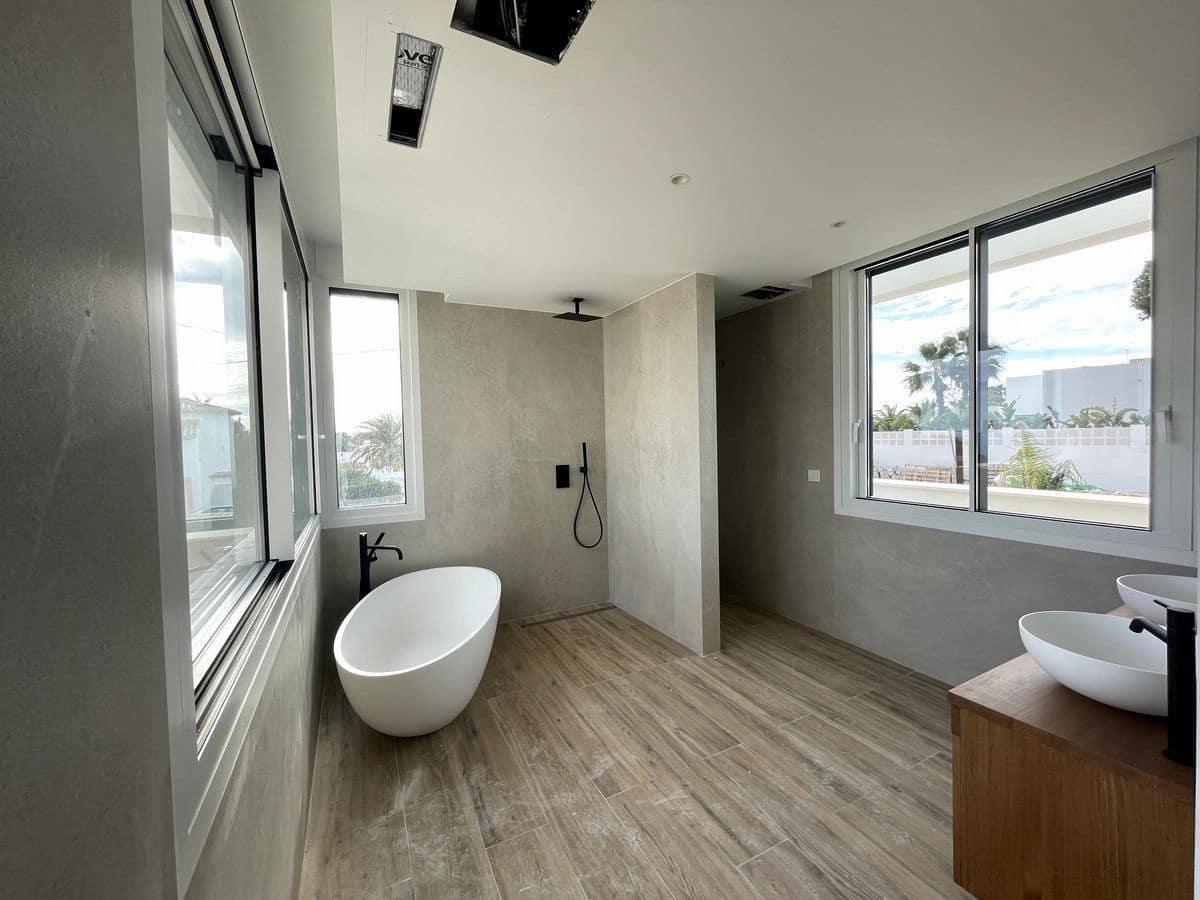 4 bedroom Villa for sale in Benissa with pool - € 2,260,000 (Ref: 8784230)