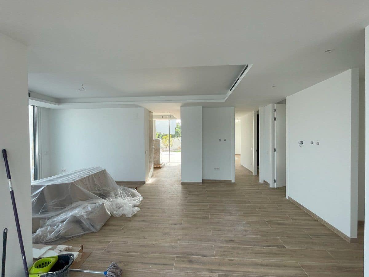 4 bedroom Villa for sale in Benissa with pool - € 2,260,000 (Ref: 8784230)