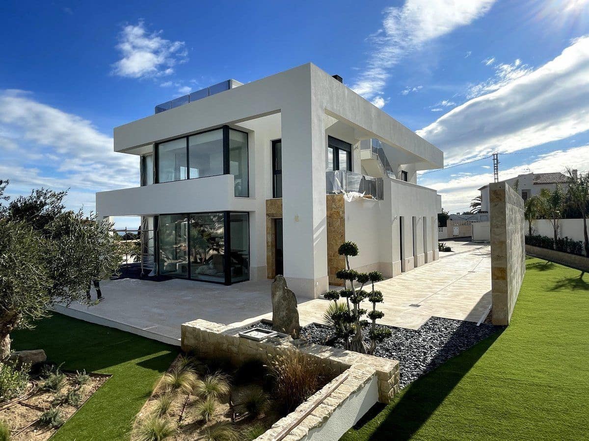 4 bedroom Villa for sale in Benissa with pool - € 2,260,000 (Ref: 8784230)