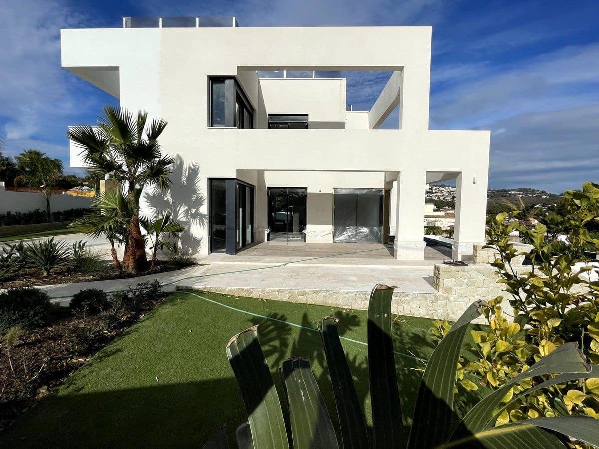 4 bedroom Villa for sale in Benissa with pool - € 2,260,000 (Ref: 8784230)