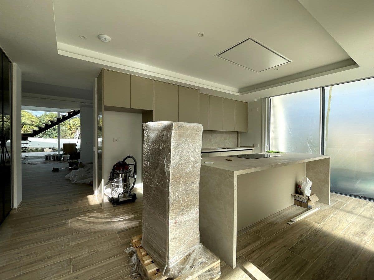 4 bedroom Villa for sale in Benissa with pool - € 2,260,000 (Ref: 8784230)