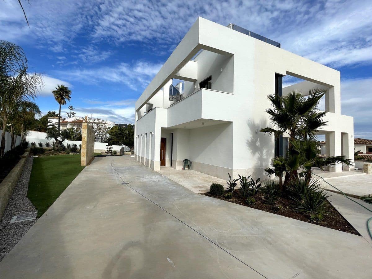 4 bedroom Villa for sale in Benissa with pool - € 2,260,000 (Ref: 8784230)